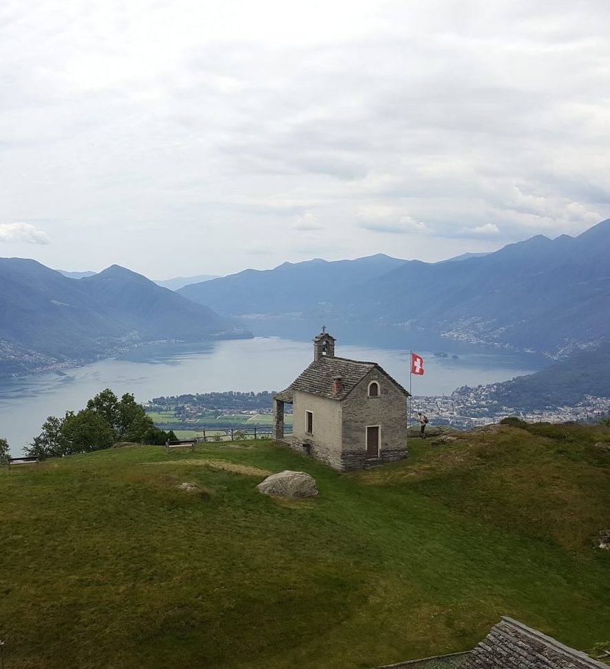 Chiesa su un monte del Ticino